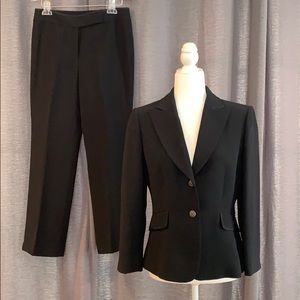 Tahari Jacket/Blazer & Pants Suit Navy Blue EUC 8P